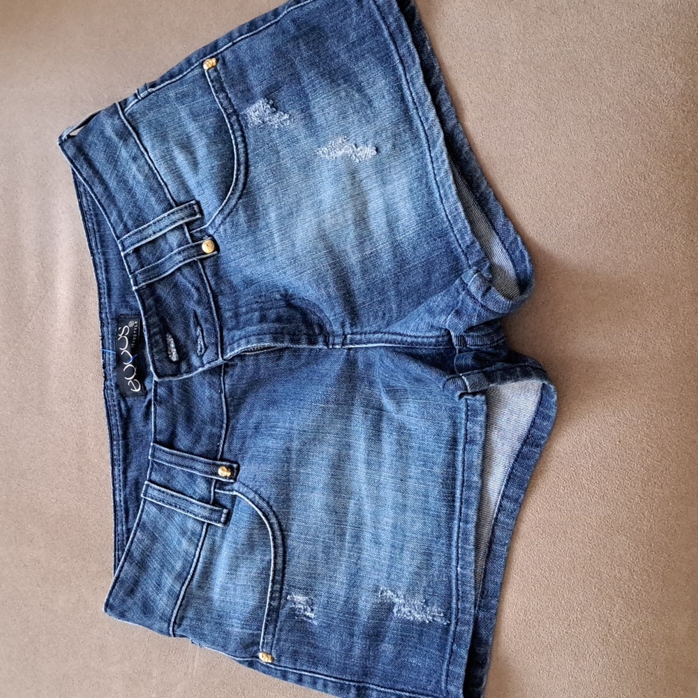 Eqoos 76 SKUll   Jean shorts distressed W/ Skulls  other adornments size 6